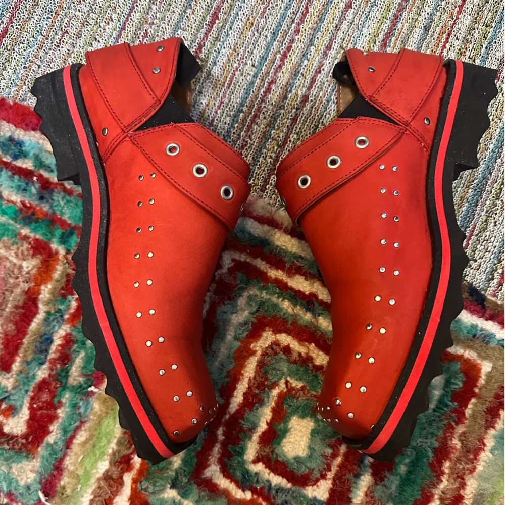 Fluevog NEARLY NEW Carlton MK1 Foyt slip-on red studded shoe M7/W9 (fits 8/10) - Picture 10 of 16